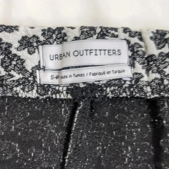Urban Outfitter Floral A-Line Mini Skirt, Color White/Black Size S - Picture 10 of 11